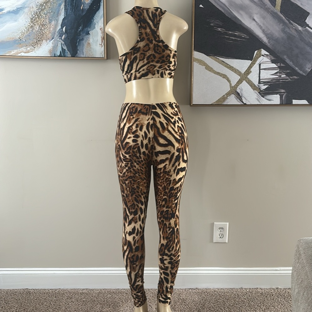 BUTTERY SMOOTH PREDATOR LEOPARD LEGGINGS AND BRA SET size S/M - Picture 8 of 10